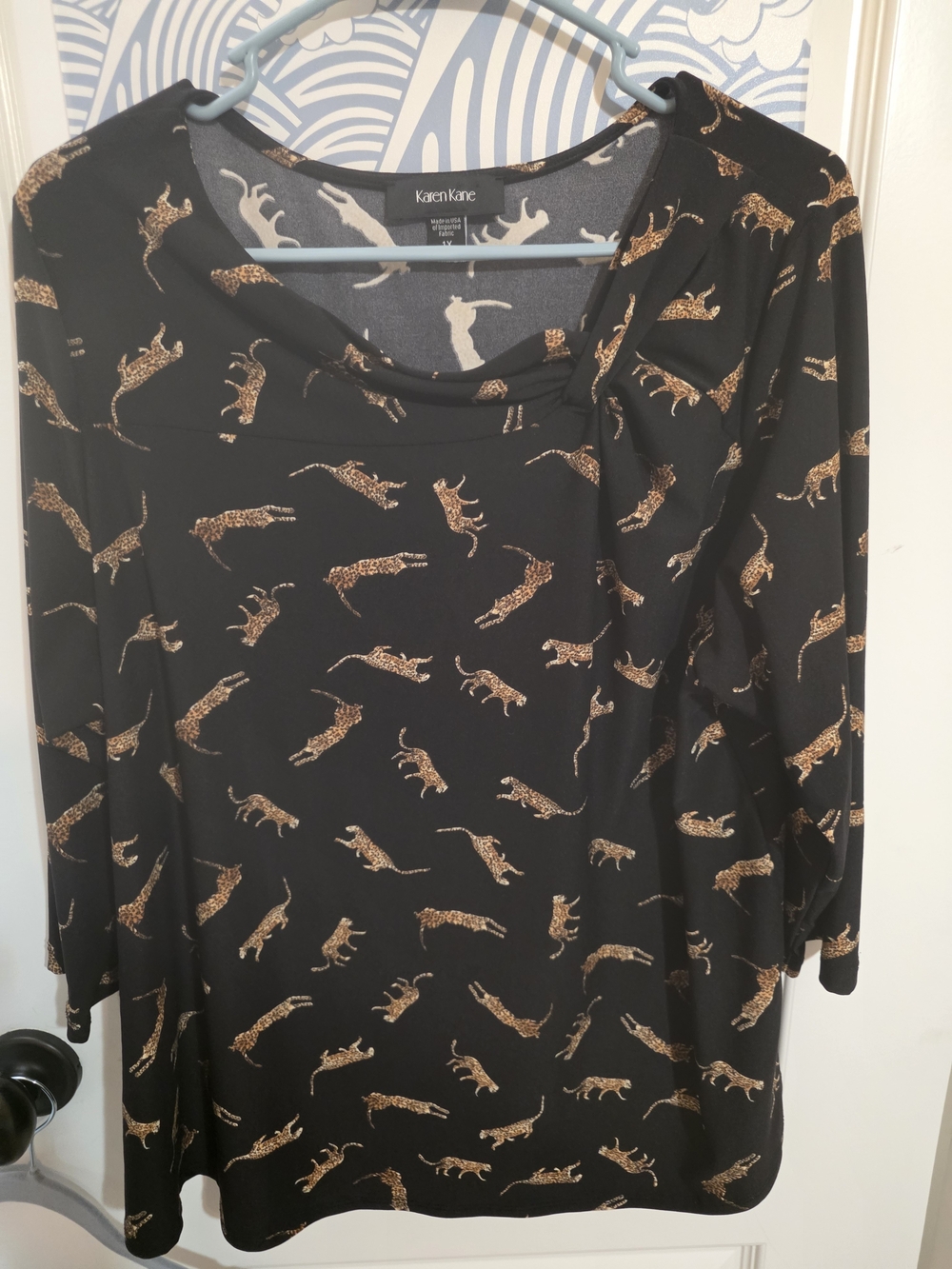 Karen Kane Black & Gold Leopard Print Cat Cheetah Leopard Themed Top